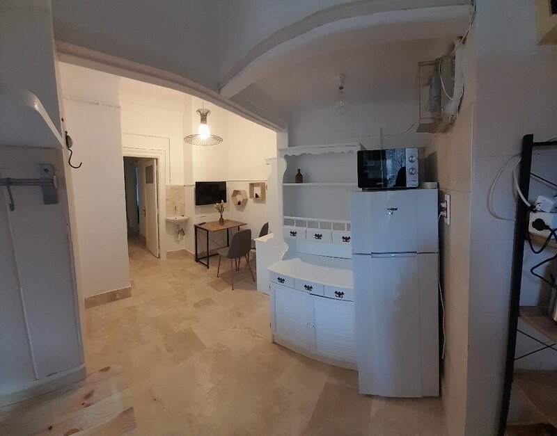 Magheru, Piata Romana, J. Michelet, 3 camere, etaj 2/P+3, mobilat/renovat